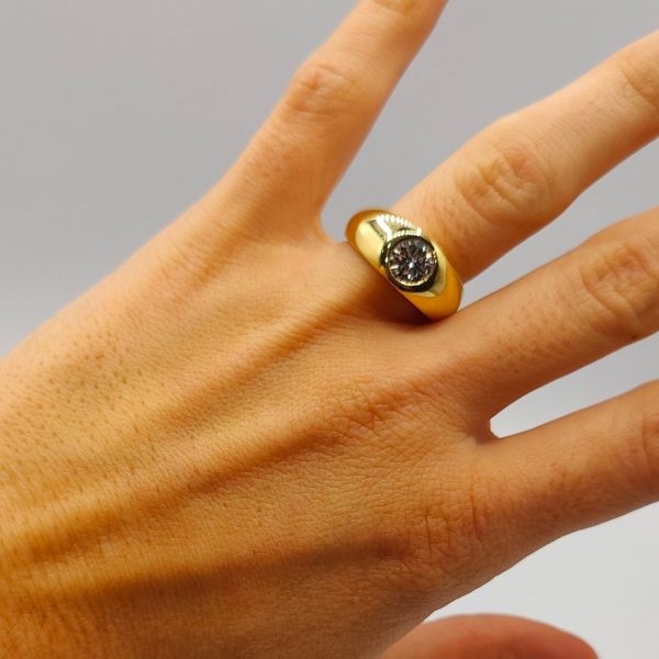 Anillo Solitario en Oro 18K con Diamante