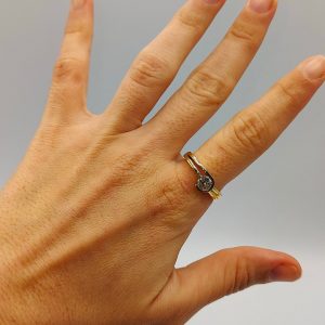 Anillo Solitario en Oro 18K con Diamante