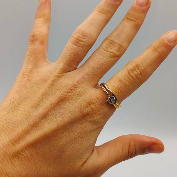 Anillo Solitario en Oro 18K con Diamante