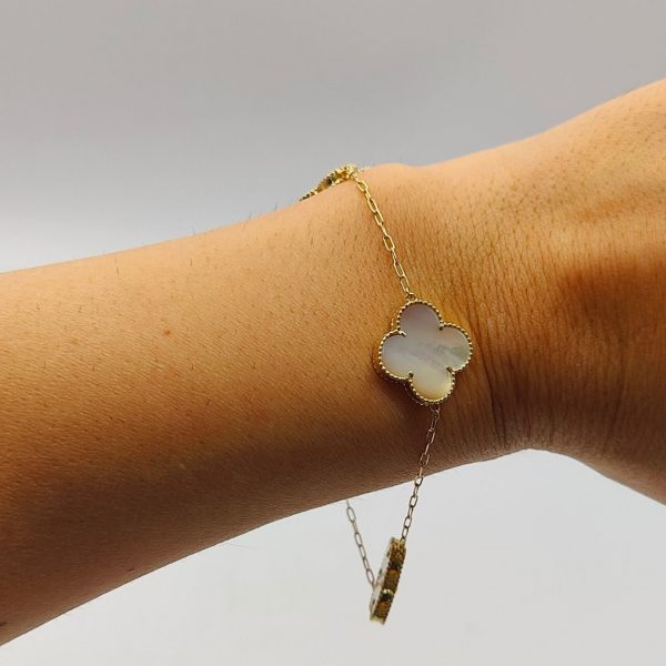 Pulsera de Tres Flores de nácar Estilo Van Cleef con Cadena Tipo Rolo de Oro de 18K