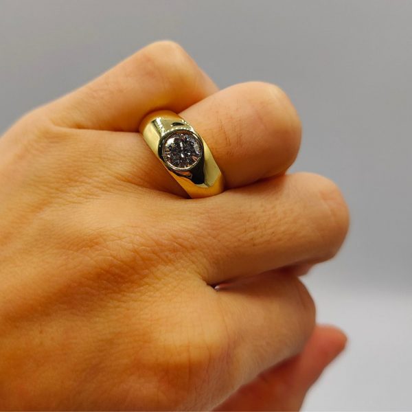 Anillo Solitario en Oro 18K con Diamante