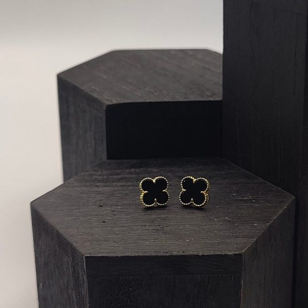 Pendiente flor estilo Van Cleef con ónix negro y oro de 18k