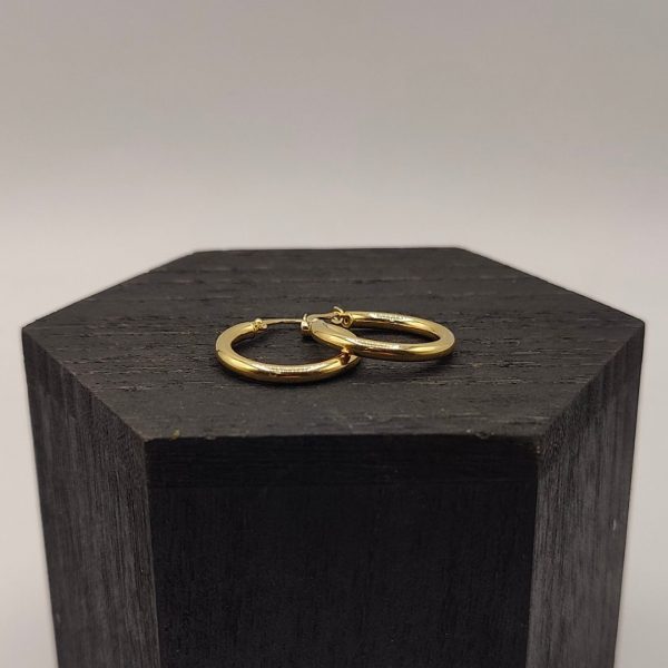 " Pendiente aro clásico de 20 mm de diámetro y 2 mm de ancho en oro de 18k "