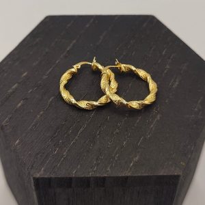 Pendiente aro rizado estilo Versace de 20 mm de diámetro en oro de 18k