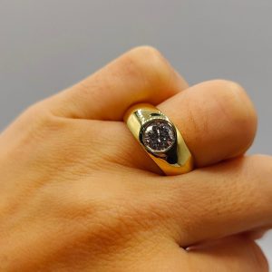 Anillo Solitario en Oro 18K con Diamante