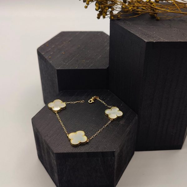 Pulsera de Tres Flores de nácar Estilo Van Cleef con Cadena Tipo Rolo de Oro de 18K