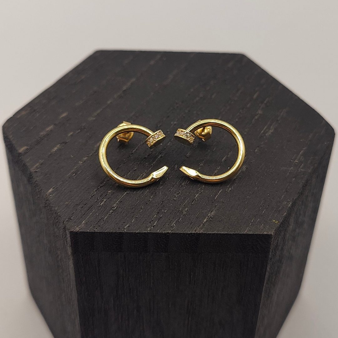 Pendiente aro clavo con circonitas estilo Cartier en oro de 18k