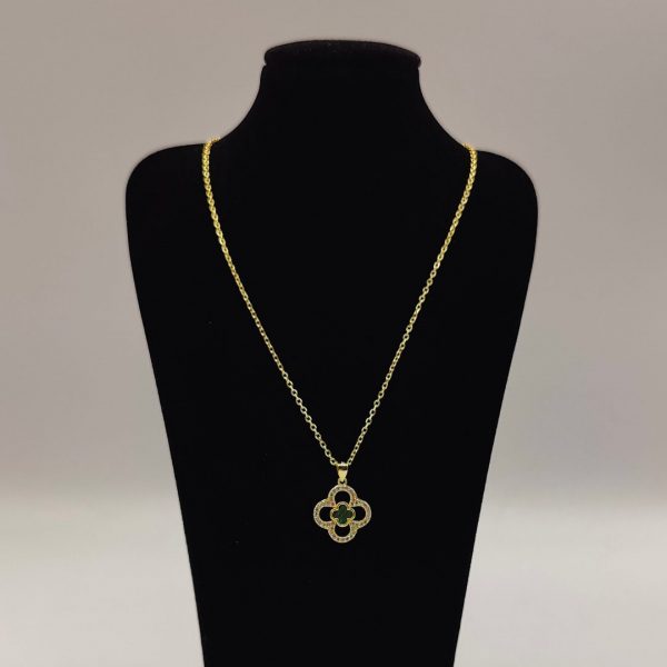 cadena rolo con una flor van cleef de circonitas y una más pequeña de malaquita
