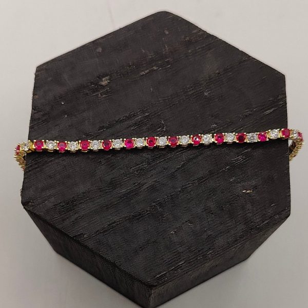 Pulsera de Plata Chapada en Oro Estilo Riviera con Circonitas Fucsias y Blancas - Imagen 2