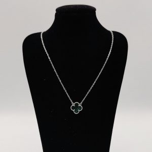 Collar de Plata con Flor Van Cleef y Piedra Malaquita – Elegancia Atemporal