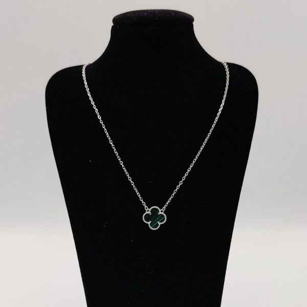 Collar de Plata con Flor Van Cleef y Piedra Malaquita – Elegancia Atemporal