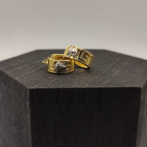 "Pendiente aro estili versace con cara de medusa en oro blanco 15mm de diametro Cierre hippy 18 k"