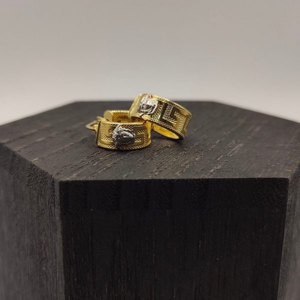 "Pendiente aro estili versace con cara de medusa en oro blanco 15mm de diametro Cierre hippy 18 k"