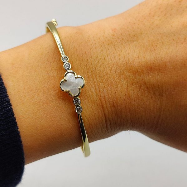Brazalete flor van cleff