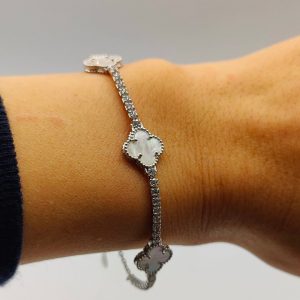 Pulsera de plata estilo riviera con 3 flores nacar