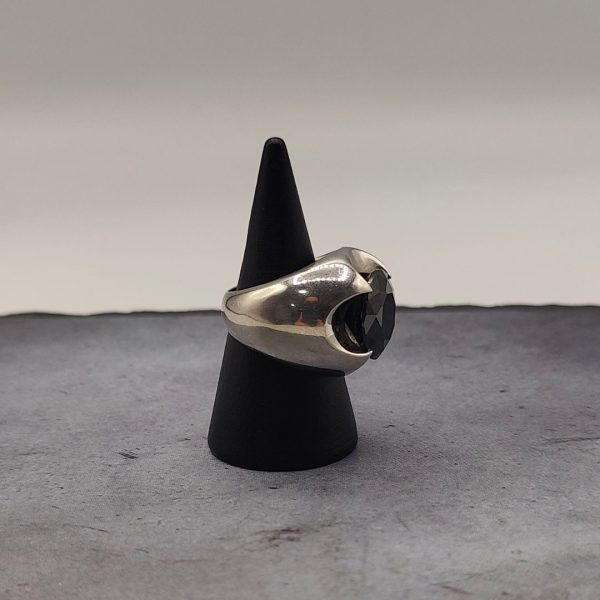 Anillo vintage con onix negro