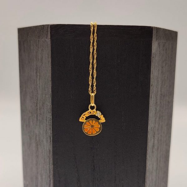 Colgante Media Naranja con Diamante y Grabado "Eres mi Media Naranja" en Oro 18K