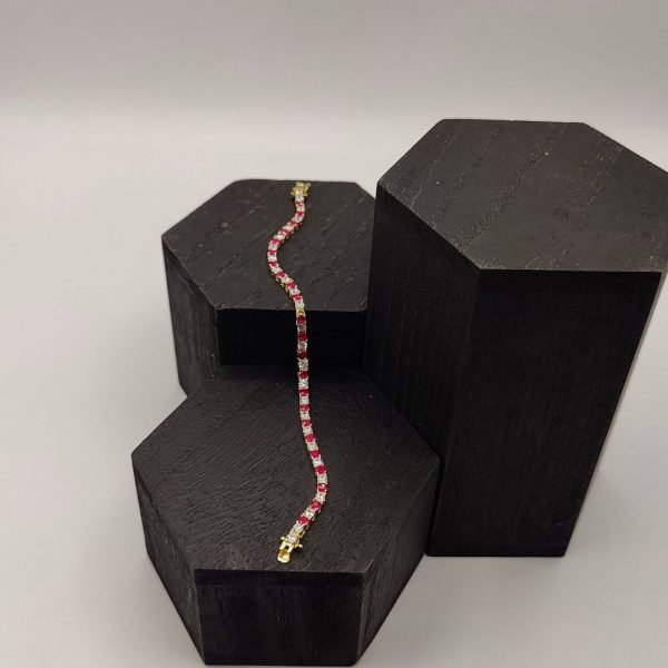 Pulsera de Plata Chapada en Oro Estilo Riviera con Circonitas Fucsias y Blancas