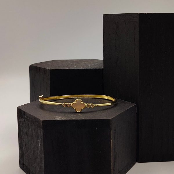 Brazalete flor van cleff