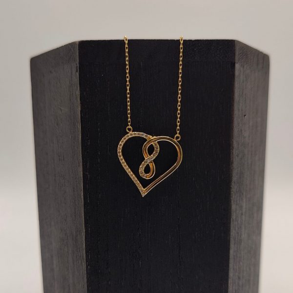 Collar de Oro 18K con Cadena Rolo y Dije de Corazón Entrelazado con Infinito – 44 cm