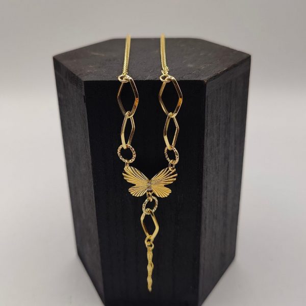 Collar de Oro 18K con Cadena Fantasía y Dije de Mariposa – 47 cm