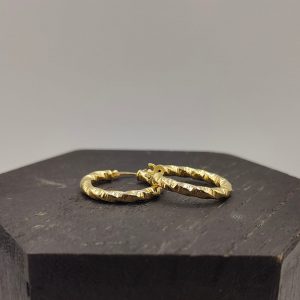 Pendiente Aro Rizado con Textura – 18K