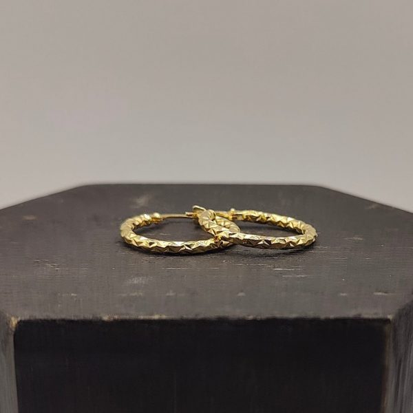 Pendiente Aro con Textura – 18K