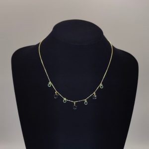 Collar con Charms de Piedras Negras y Circonitas Verdes en Plata Dorada