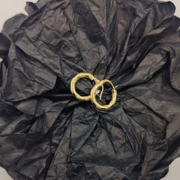 Pendiente de Aro con Detalle Espiral – 18K