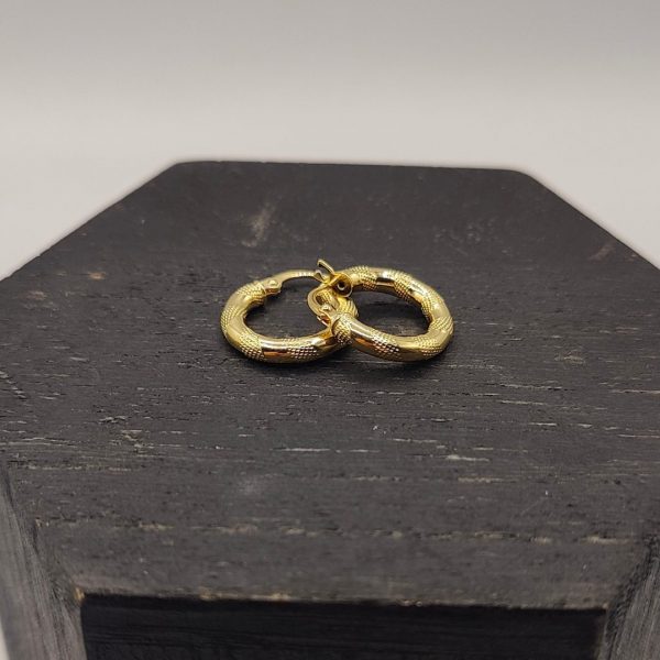 Pendiente de Aro con Detalle Espiral – 18K