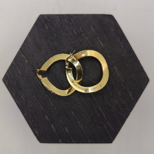Pendiente de Aro con Efecto Doblado y Acabado Adiamantado – 2,5 cm 18 k