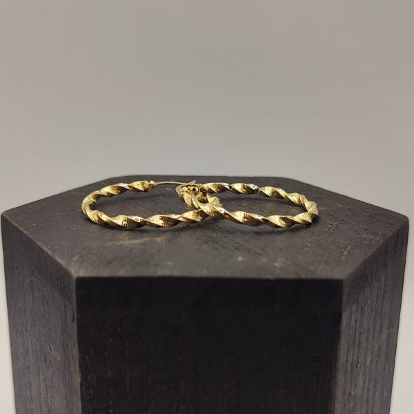 Pendiente Aro Rizado Efecto Mate y Brillante – 18K