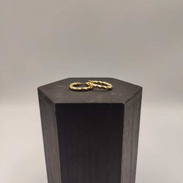 Pendiente Aro Rizado con Textura – 18K
