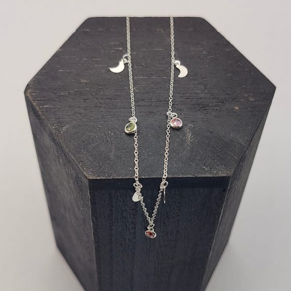 Collar con Charms de Circonitas de Colores y Lunas en Plata