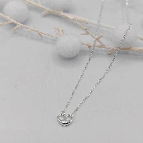 Collar con Cadena Rolo y Colgante Calabrote en Forma de Corazón en Plata