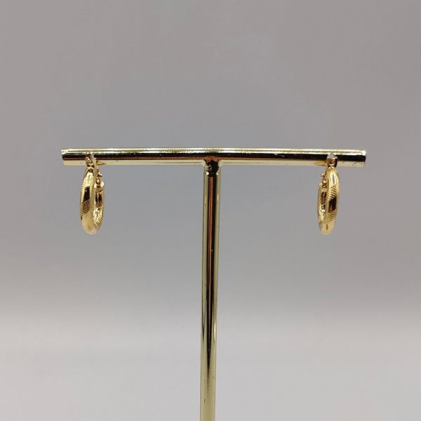 Pendiente de Aro con Detalle Espiral – 18K