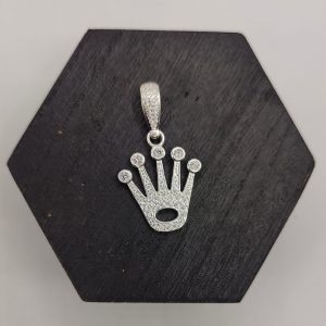 Colgante estilo rolex cubierto de circonitas