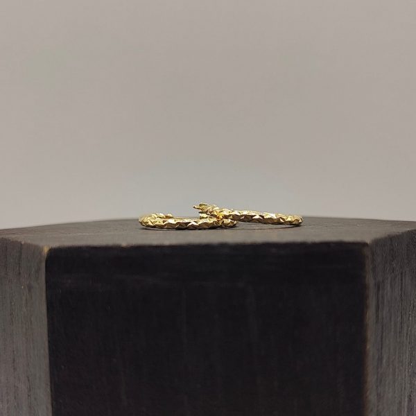 Pendiente Aro con Textura – 18K