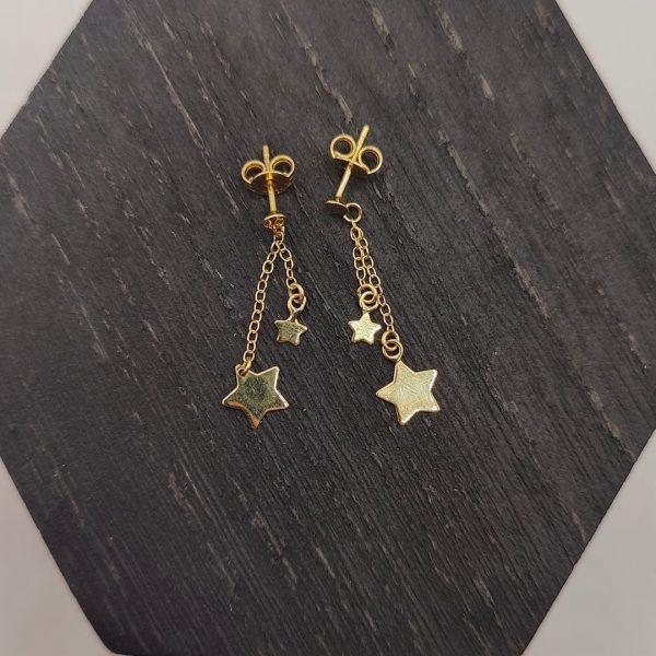 Pendiente Colgante con Estrellas – 18K