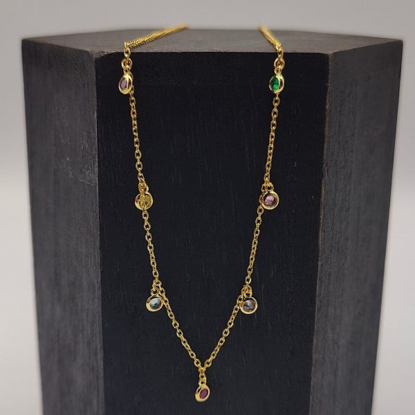 Collar con Charms de Circonitas de Colores en Plata Dorada
