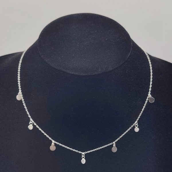 Collar con Charms de Circonita Blanca y Formas Redondas con Cadena Rolo de Plata