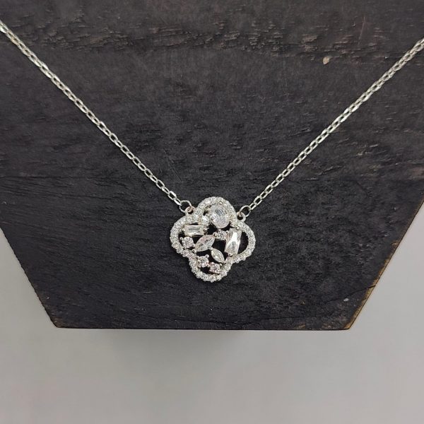 Collar con Colgante Estilo Van Cleef – Circonitas y Cadena Rolo de Plata