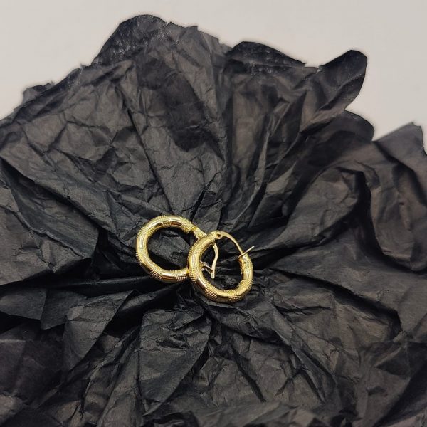 Pendiente de Aro con Detalle Espiral – 18K