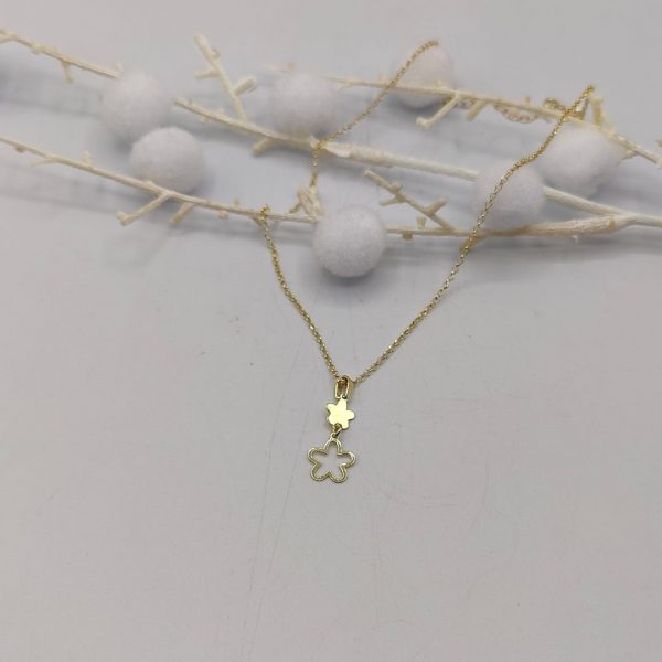 Collar de Cadena Rolo con Colgantes de Flores en Plata Dorada