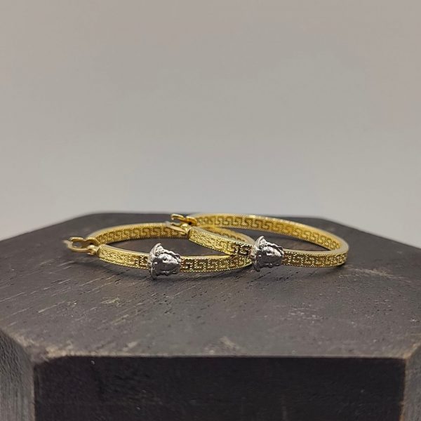 Pendiente de Aro Estilo Versace con Cara de Medusa – 18K