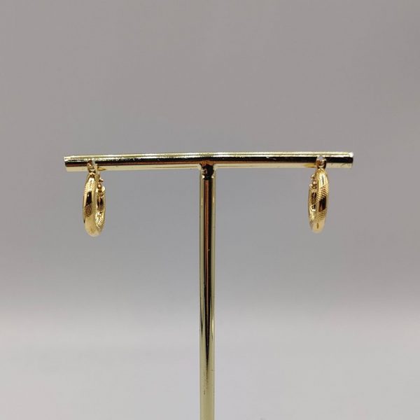 Pendiente de Aro con Detalle Espiral – 18K