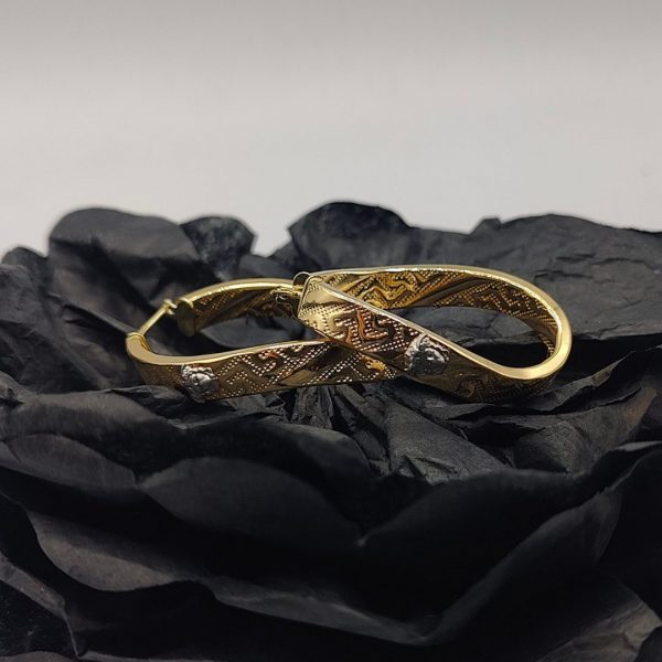 Pendiente Aro Ovalado Efecto Girado Estilo Versace con Cara de Medusa – 18K