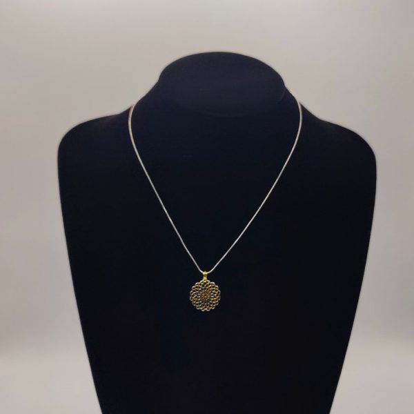 Colgante Flor de Filigrana – Mezcla de Plata y Plata Dorada