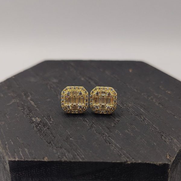 Pendientes cuadrados con circonitas y baguette central