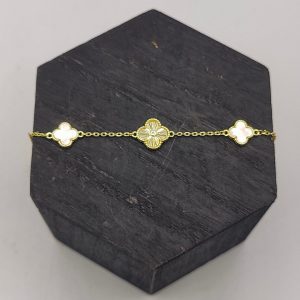 Pulsera de Plata Dorada con Tres Flores Estilo Van Cleef, Dos con Malaquita y una de Plata Texturizada